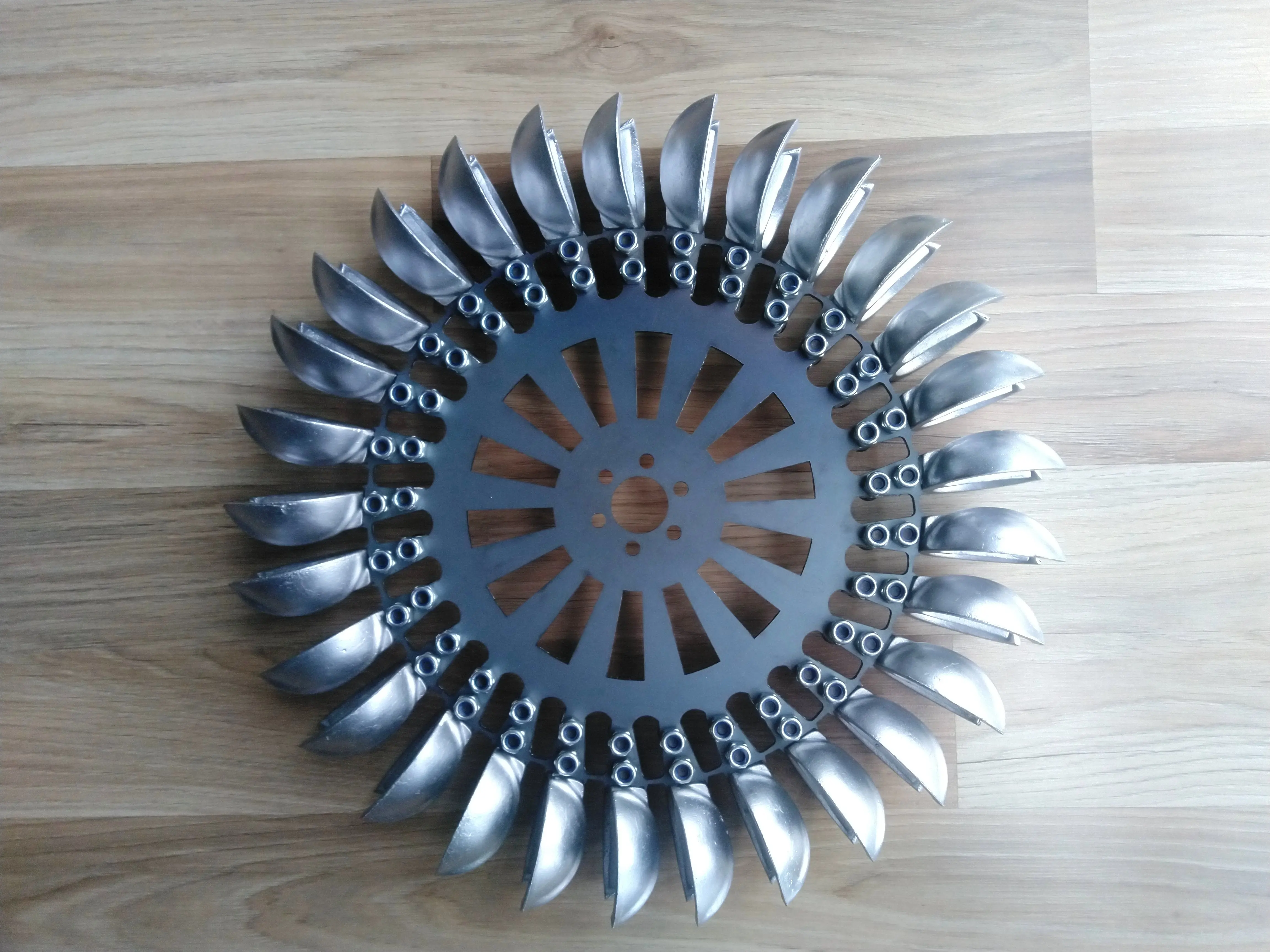 Pelton turbine wheel with 29 aluminum spoon, 440 mm 17.33 inch