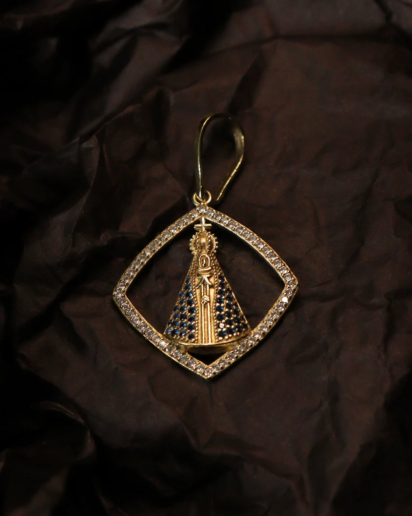 PENDENT: SANTA CRAVEJADO LEAVED SMALL OLD Currency-Eternal Guarantee in color! Gold identical to 18K gold