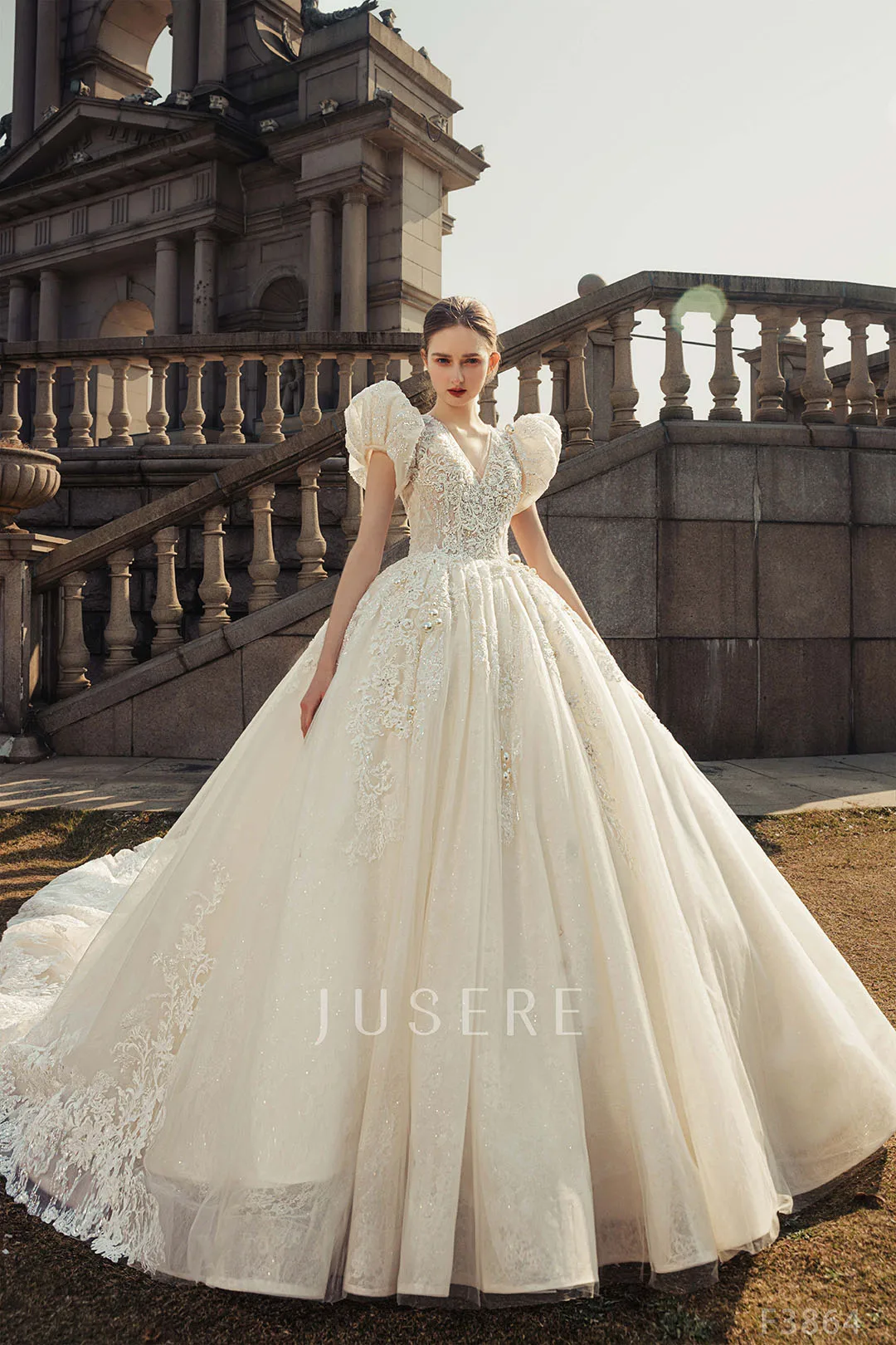 Jusere ball gown bridal dress V-neck chapel train ivory wedding dress bridal gown beaded dress with short train