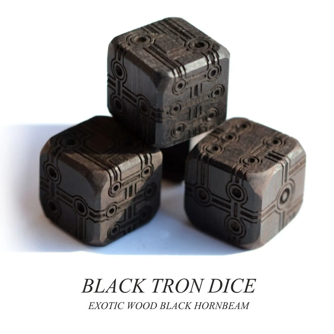 Tron Dice Black d6 – ערכות קוביות למשחקי לוח, ערבוב של אמנות ומשחק