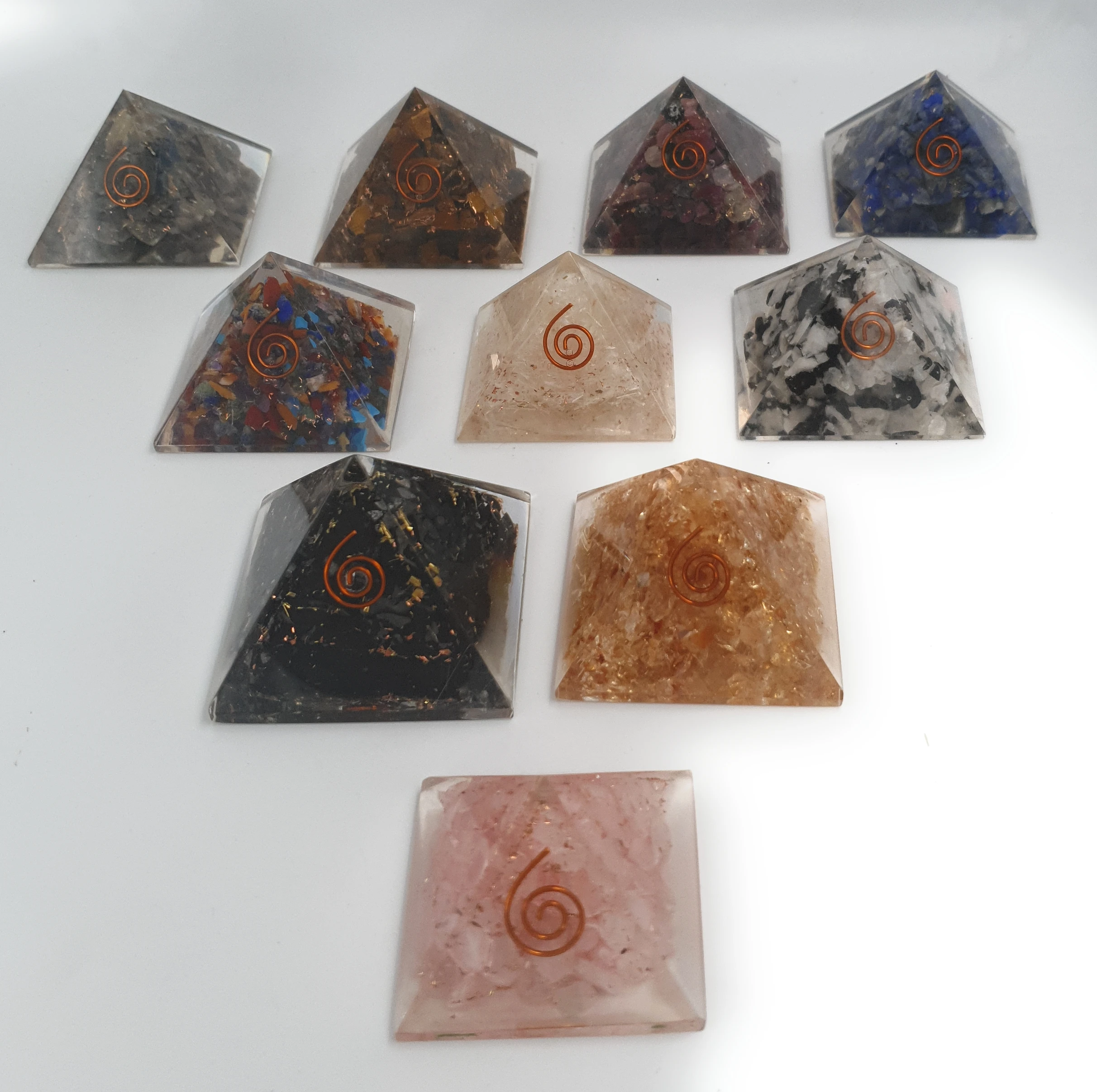 Orgonite harz pyramide mit Mineral lapis lazuli rose quarz Shungit Mondstein 5x5cm verwandelt energie zu positive fengShui