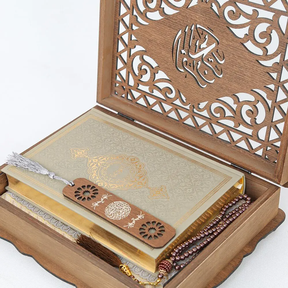 

Luxury Muslim Gift Set Prayer Rug Holy Quran Tasseled Pearl Rosary Personalized Wooden Box Wholesale Shopping Islamic Items Ramadan 2023 Worship Societies Excellent Quality Mevlüt Groups Fashion