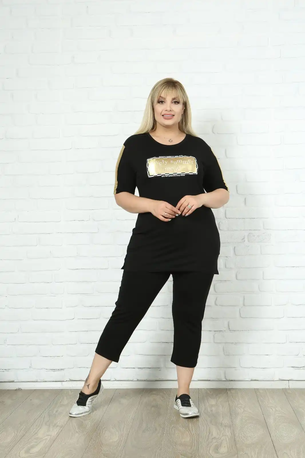 Divas Plus Size Women Summer Fashion Two Pieces Gold Alphabet Pattern Casual Viscon Capri Pants Short Sleeve Blouses Sets