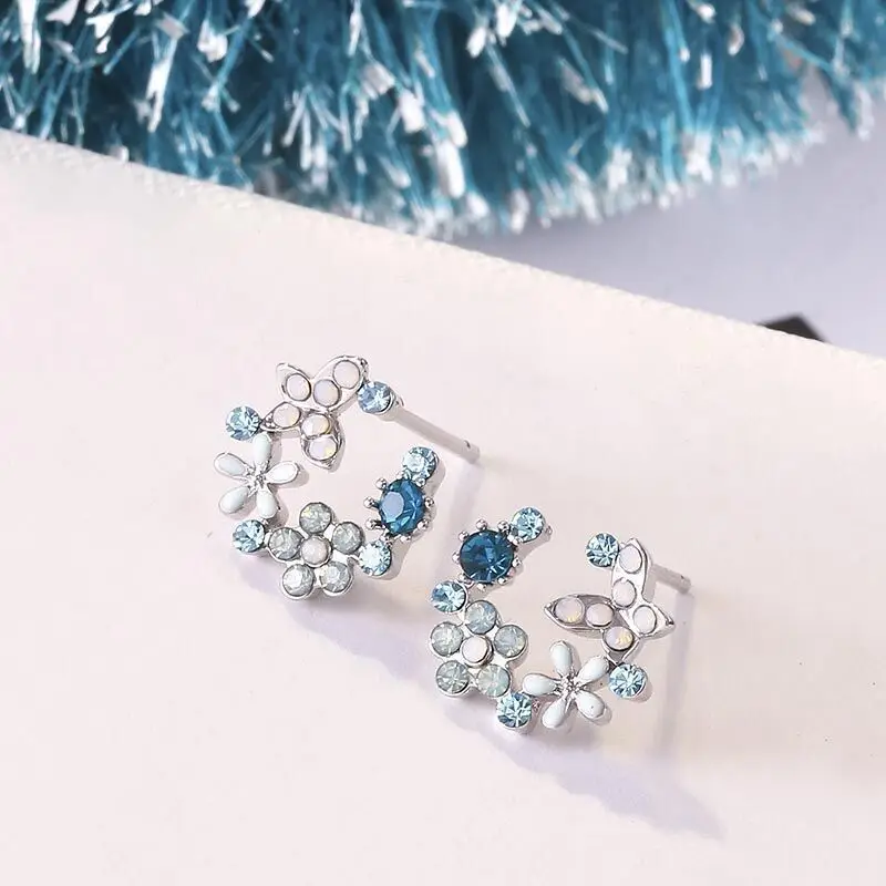 Neue koreanische hohle Kranz-Blumen-Ohrringe für Frauen, Kristall-Zirkon, süße Bienen-Schmetterlings-Ohrstecker, Hochzeits-Party-Schmuck – Detail 15