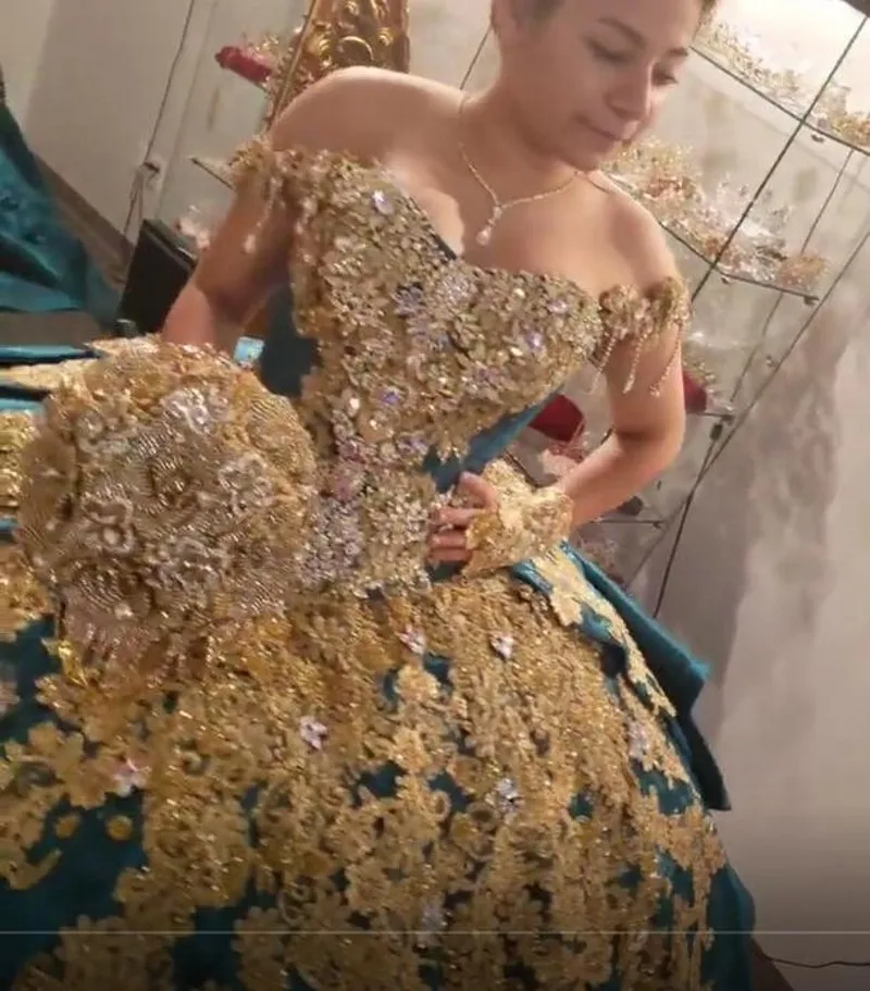 فساتين حفلات تنكرية فاخرة من vestidos de XV años مزينة بالورود من الكريستال الحلو 16 فساتين حفلات تنكرية مع فيونكة