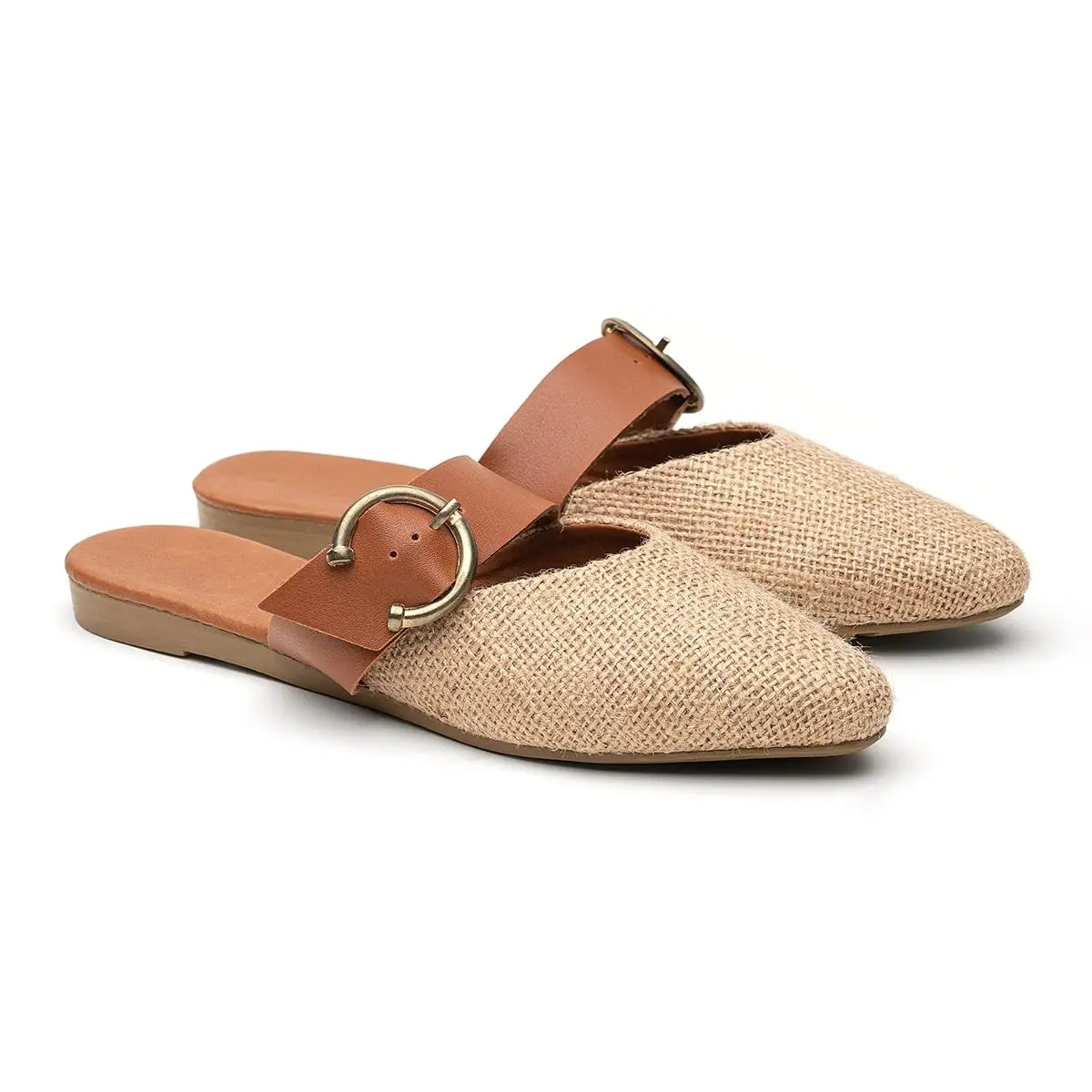 

Straw buckle women's slippers are stylish and comfortable, the new fashion trend is a product that you can wear with pleasure tu