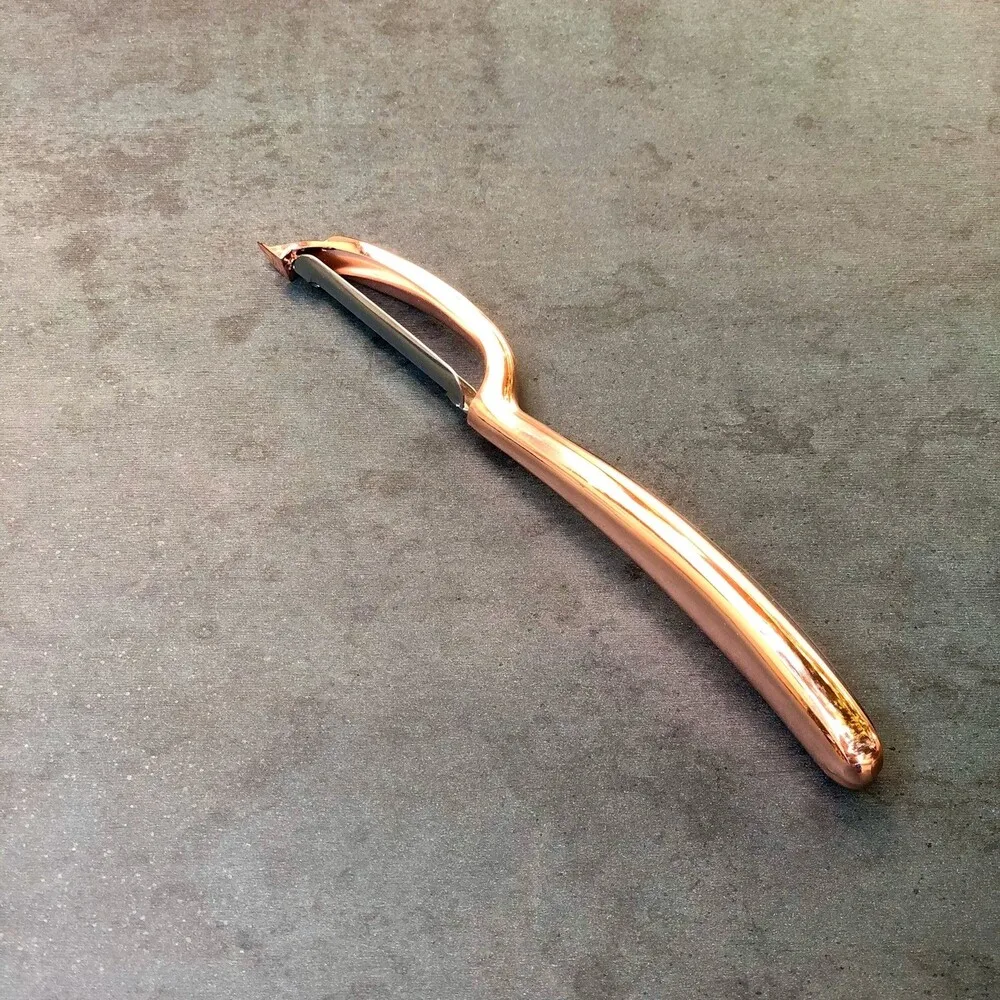 

Tohana Metal Copper Peeler Side Peeler Rose gold color peeler kitchen tools fruit vegetable peeler Very sharp stylish design pee