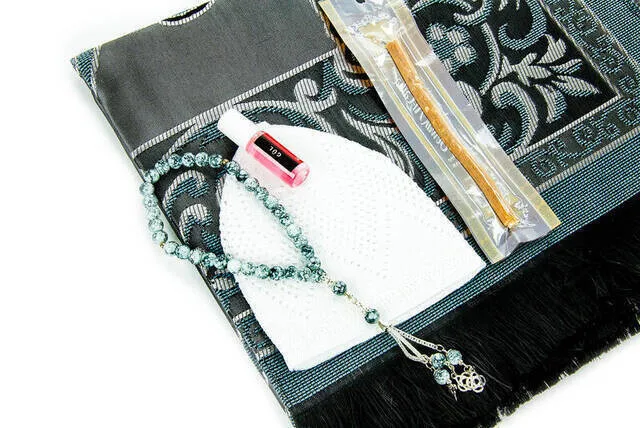 5 Piece Prayer Rug Set 1 Rosary 1 Prayer Rug 1 Cap 1 Essence 1 Miswak Islamic Gift Set for Praying to Muslims 2 Different Colors