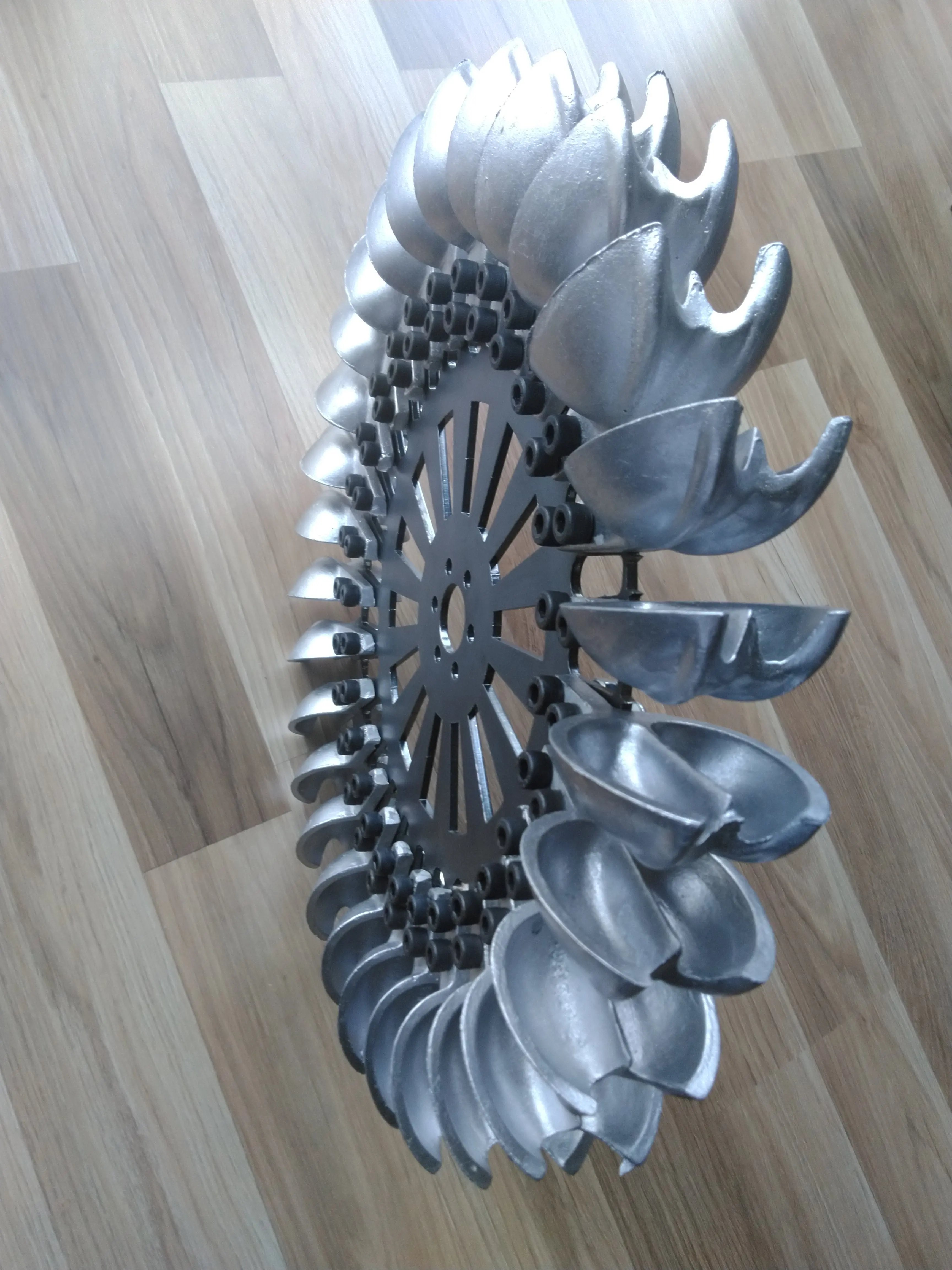 Pelton turbine wheel with 29 aluminum spoon, 440 mm 17.33 inch