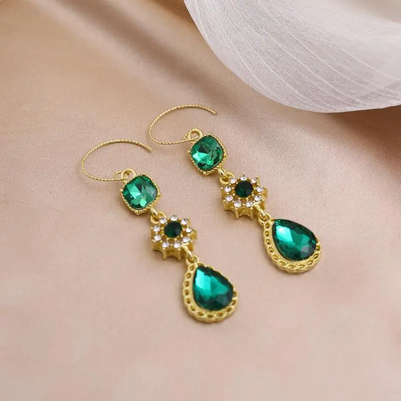 Fashion European and American green water drop earrings light luxury temperament long tassel atmospheric earrings