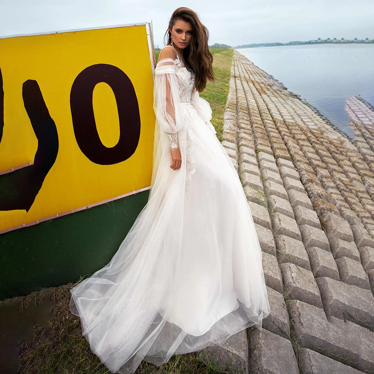 Off Shoulder Tulle Wedding Dress Floral Appliqued Boho Beach Bishop Sleeves Plus Size Pleated Illusion Photoshoot Bridal Gown