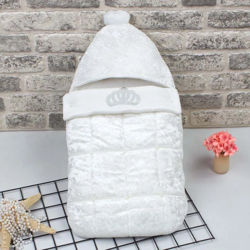 Branco para swaddle bebê menina menino recém-nascido rei quenn coroado acolchoado criança veludo tecido de algodão macio masculino bebês modelo swaddling