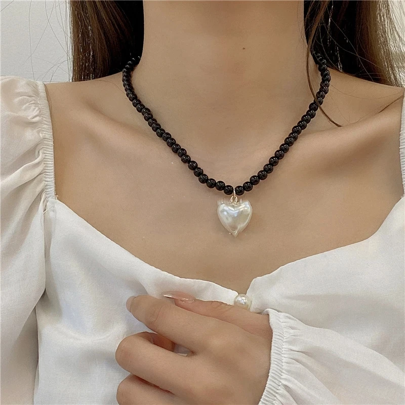 HANGZHI كاندي اللون القلب قلادة مطرز سلسلة لطيف الرجعية قلادة للنساء الفتيات العصرية المختنق الترقوة سلاسل القلائد