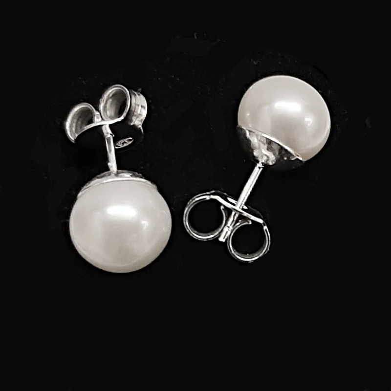 Cultured pearl earrings spherical quality AAA 10 mm and 925 sterling silver. Carrying case. Latest available at this exceptional price