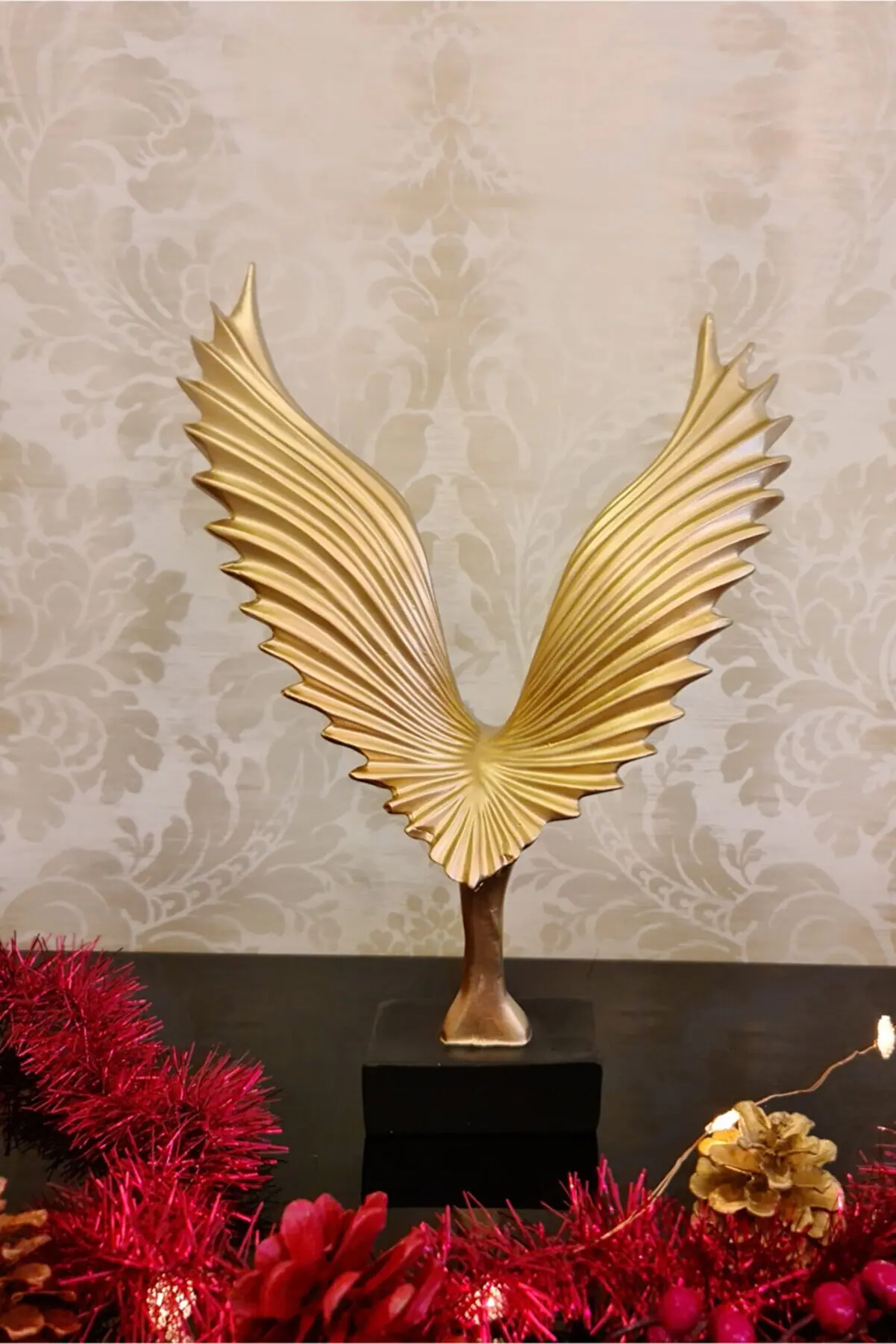 

Abstract Bird Statue Gold Polyester Decorative Cool Different Object Size: Height 33 cm x Width 25cm Color: Gold