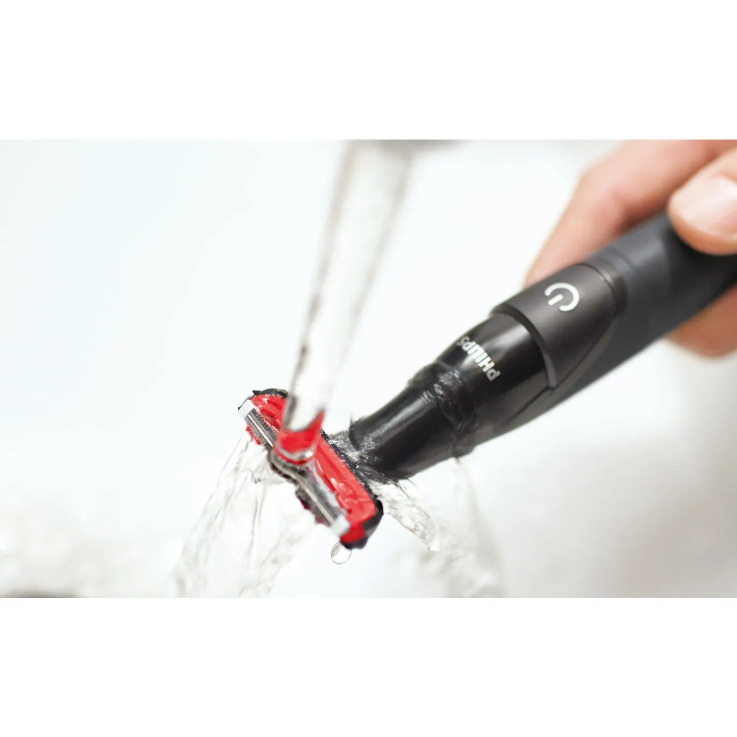 ORIGINAL Philips BG105 Körperrasierer Wiederaufladbarer Elektrorasierer Körperpflegerasierer für Männer für empfindliche Bereiche Körpertrimmer für Männer Hautschutzsystem Duschkabel %100 wasserdicht