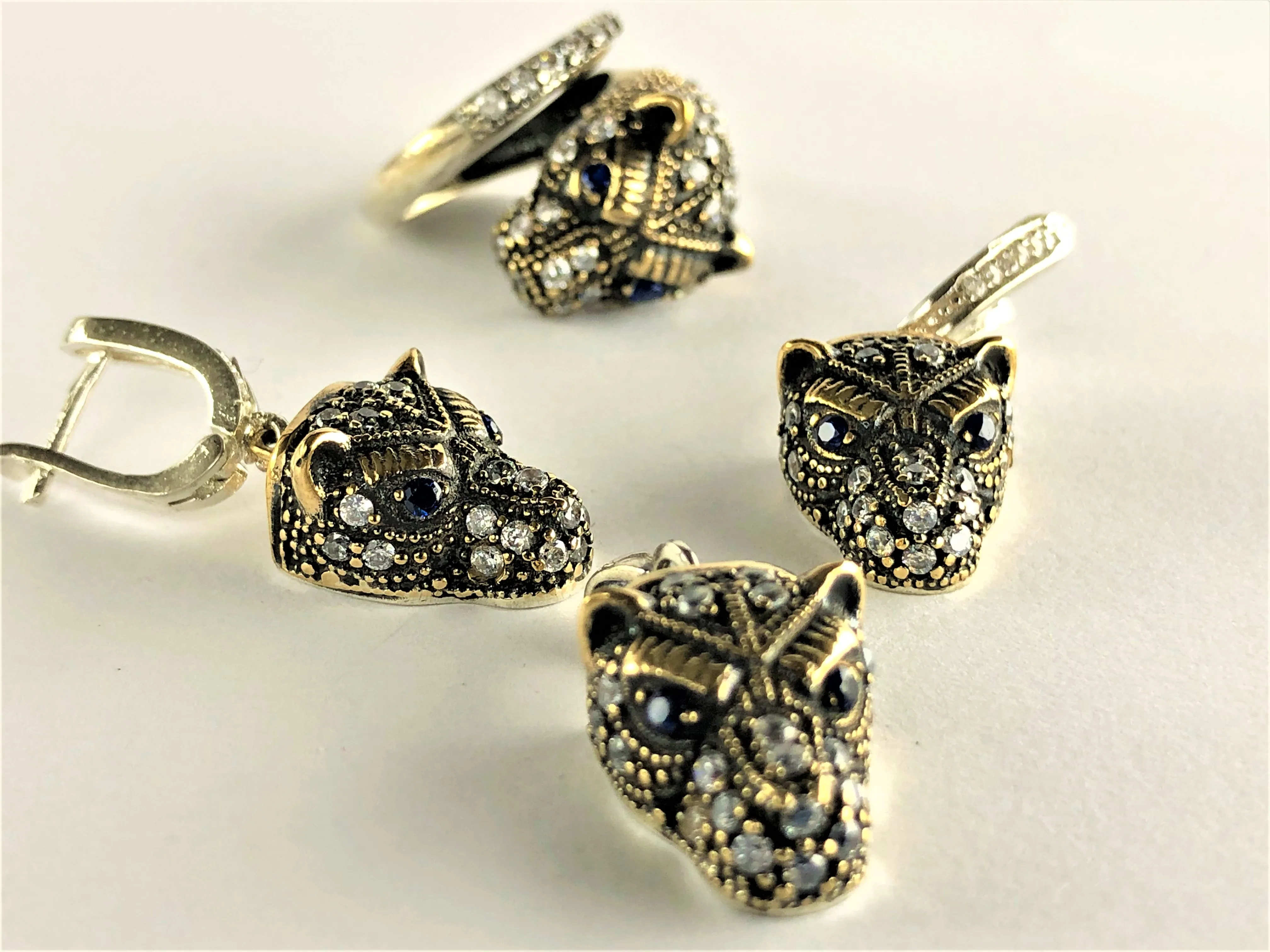 Lion head patterned eye detail navy bstone stone ring Your elegant set is a stone ring + 2 pieces of stone earring jewelry set +