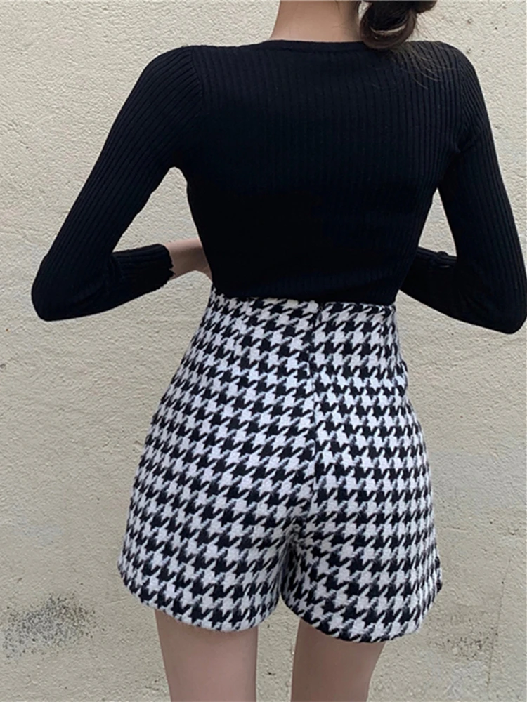 Colorfaith New 2022 Wide Leg High Waist Fashionable Woolen Tweed Checkered Lady Spring Winter Women Shorts Short Trousers P1257