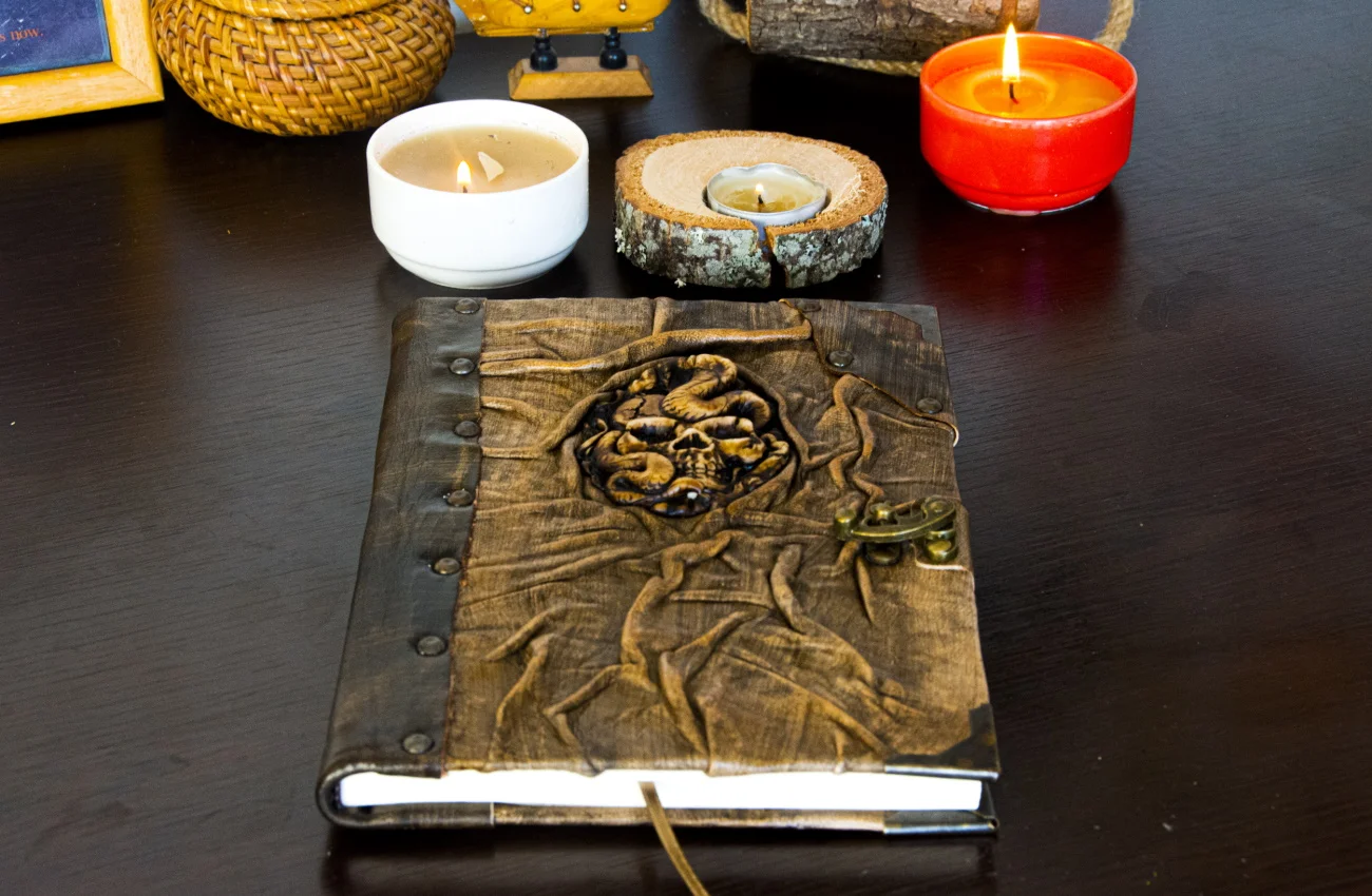 Imagem -02 - Snake Skull Design Caderno de Couro Marrom Diário Crânio Cobra Diário Feito à Mão Pintado Livro