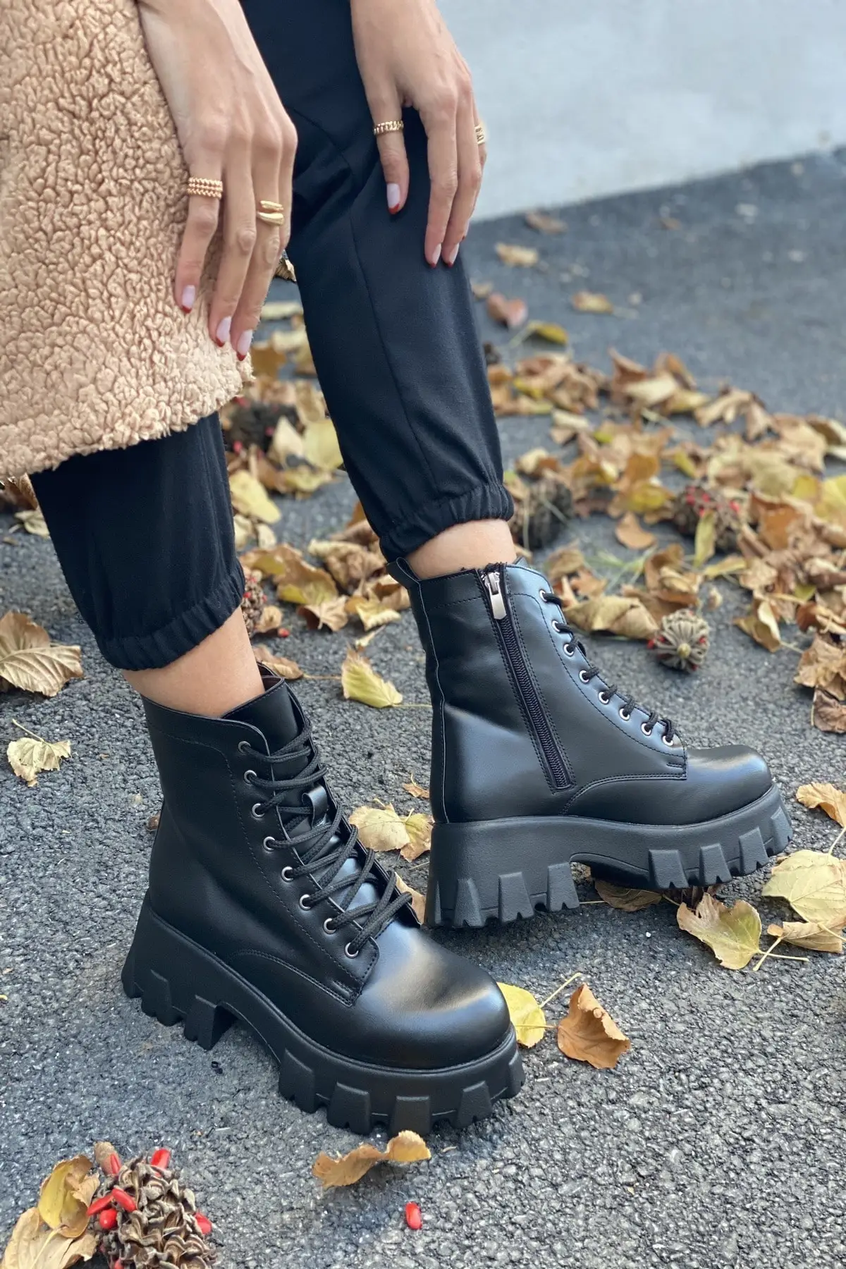 

Black Skin Women 'S Boots