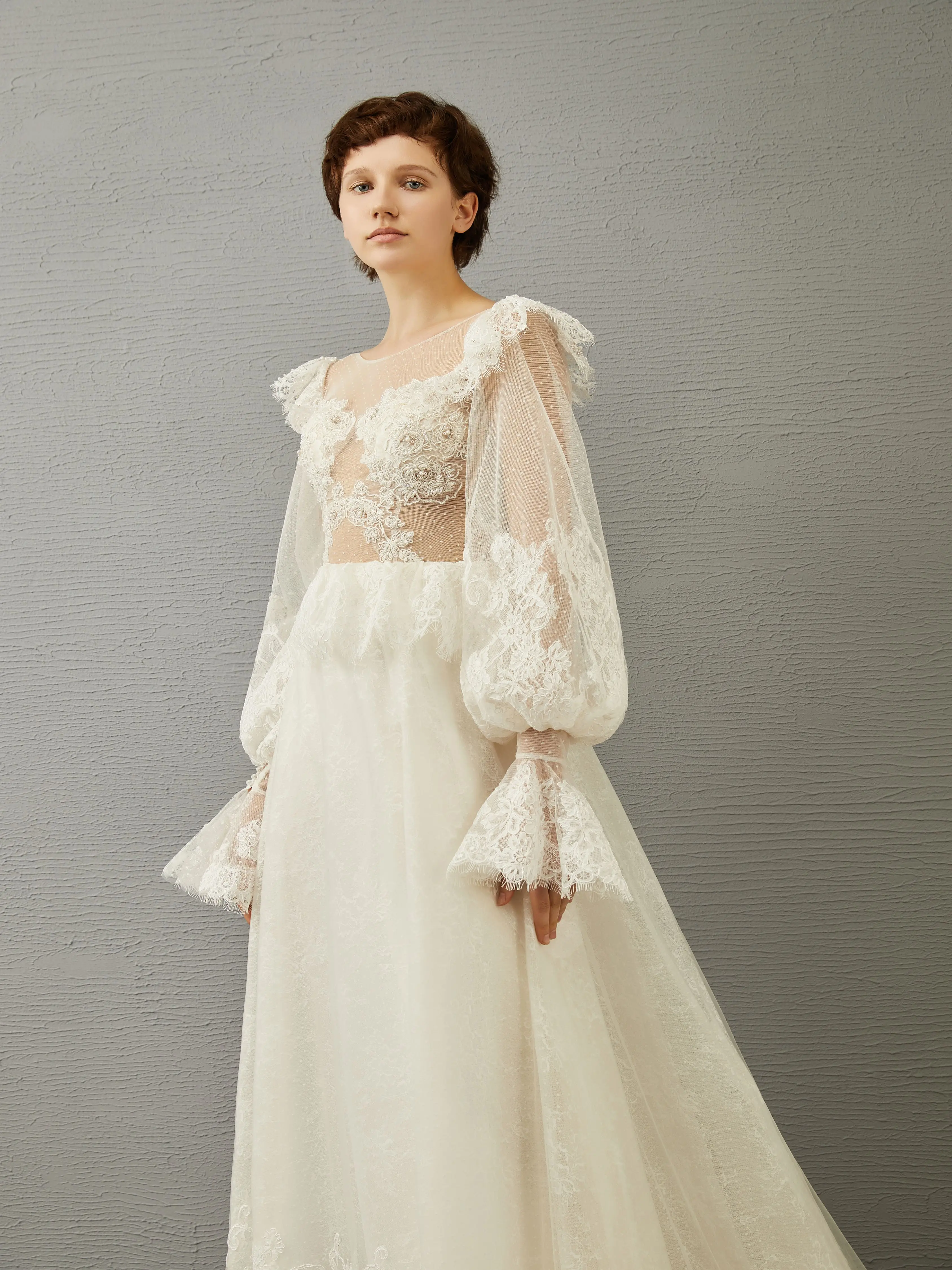 Fashion Scoop Neckline Long Sleeves Lace Appliques Ruffles Aline Wedding Dress Bridal Gown