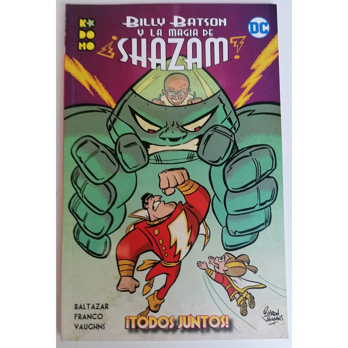 DC COMICS, BILLY BATSON and SHAZAM magic all together, author BYRON Vaughn, COMIC BOOK in Spanish, KOMODO