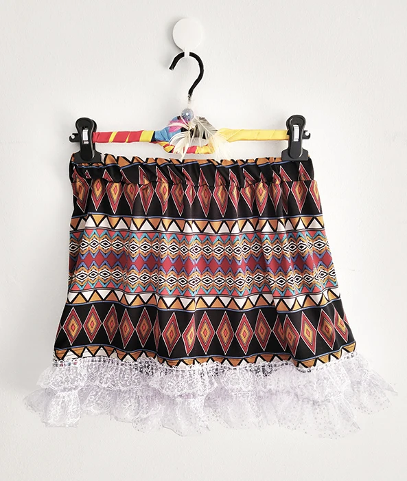 Patron skirt + geometric print fabric. Make your own skirt. Choose your size, we send you the pattern and fabric. Sewing is