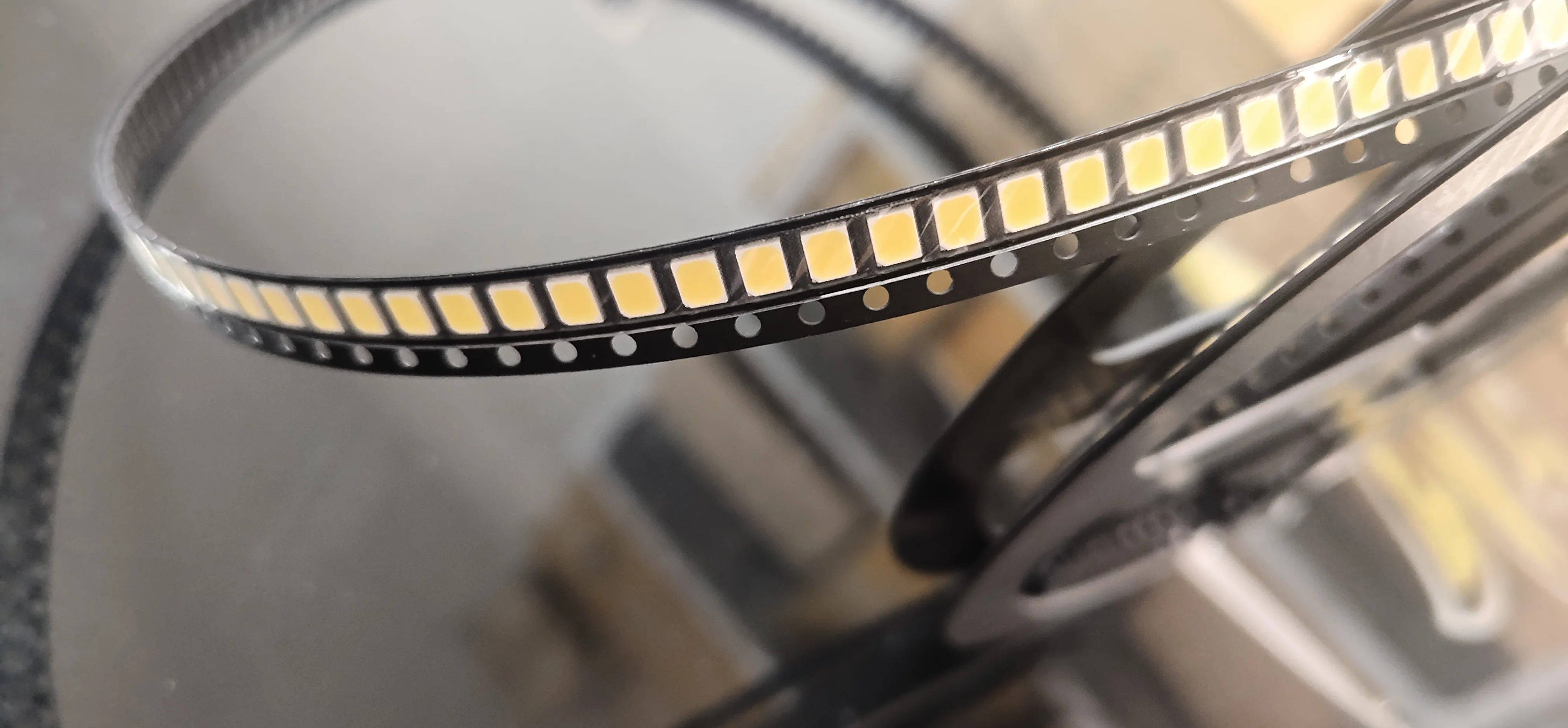 Diody elektroluminescencyjne LED High CRI RA 97-99 SMD2835 Pełne spektrum 410-420nm Światło dzienne Biały 5600K 3.2V-3.3V 150mA 0.5W 42-48lm LED Chip