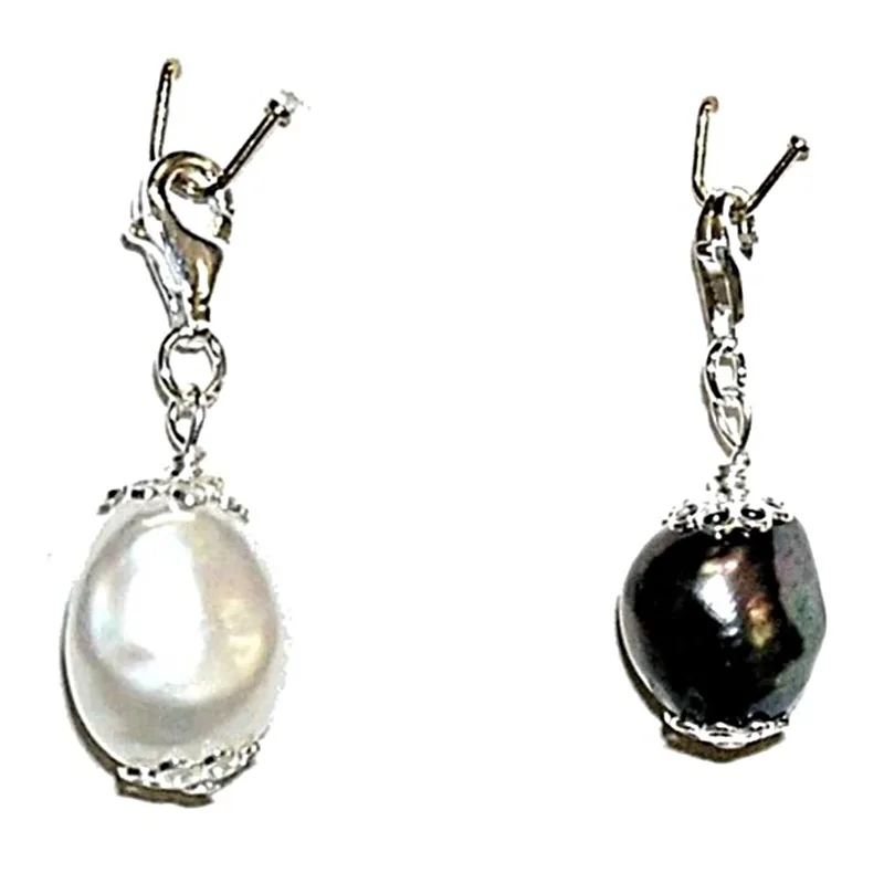 Lot 2 pendants Charm sterling silver and pearl cultured white baroque and Gris11 mm. With case for each charm pendant