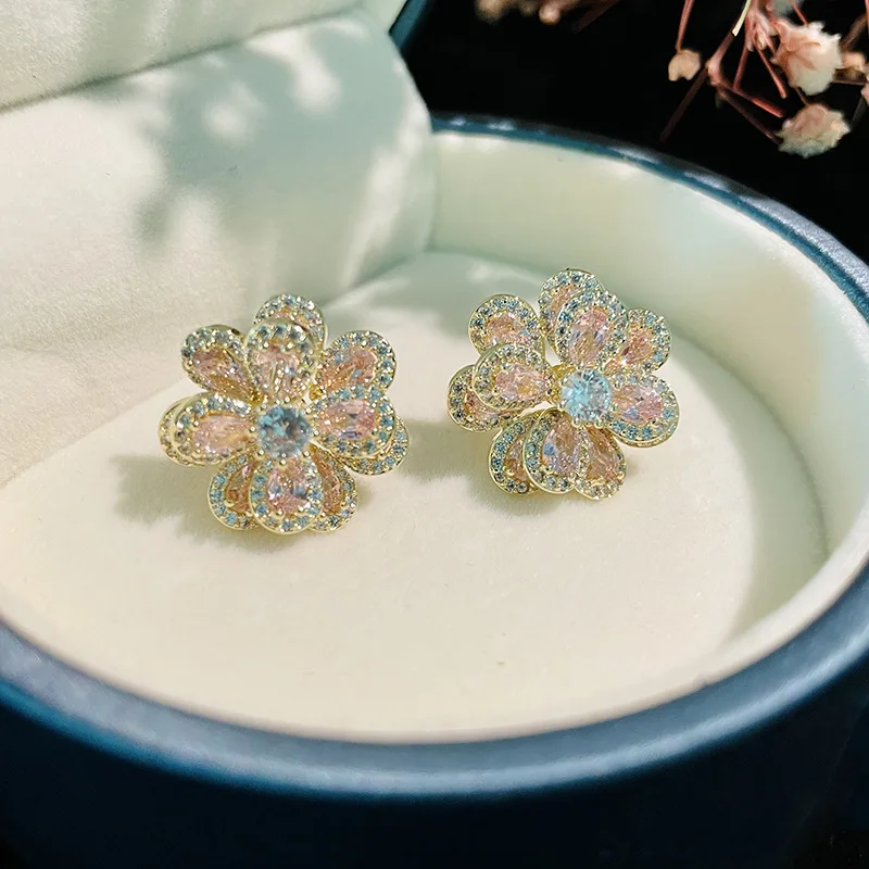 

New Three-Dimensional Gradient Flower S925 Silver Needle Micro-Inlaid Zircon Shiny Temperament Earrings Accessories