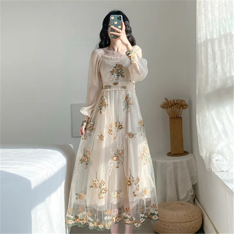

2020 French summer new fashion square collar mesh embroidery stitching elegant temperament long-sleeved dress women