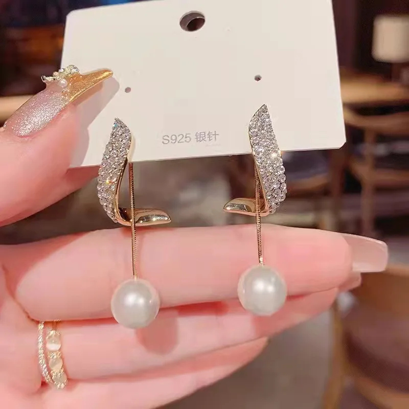 Neue klassische elegante Imitationsperlen-Ohrringe für Damen, Kristall-Langquasten-Ohrringe, exquisite Tropfenohrringe, Hochzeitsschmuck. – Detail 2