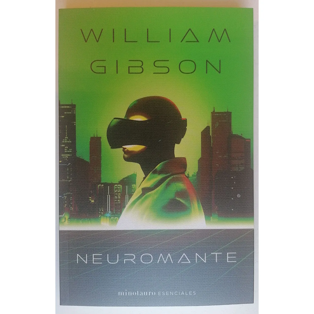 Novel, NEUROMANTE 1 of 3, author WILLIAM GIBSON, year 2021, science fiction, last edition, ED. Minotaur