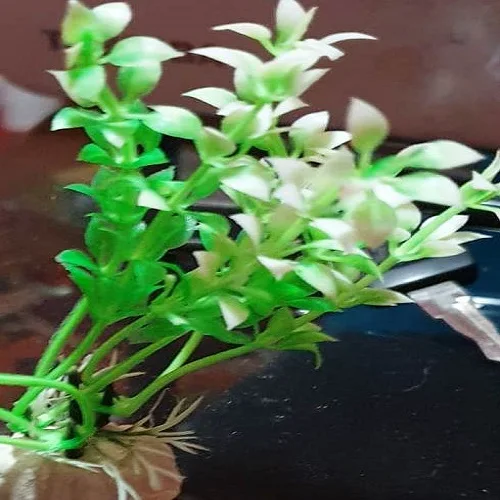 Aquarium artificial plants. 4 pcs quality made decorative 3 pcs green 1 pcs red nearly 11 cm long