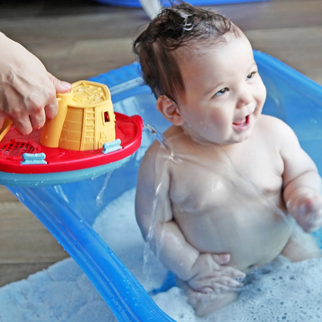 Kanz Bath, Swimming Pool, Water, Sea Entertainment. For children and babies ship toy. Your baby will have a good time in the  bathtub and bathroom.