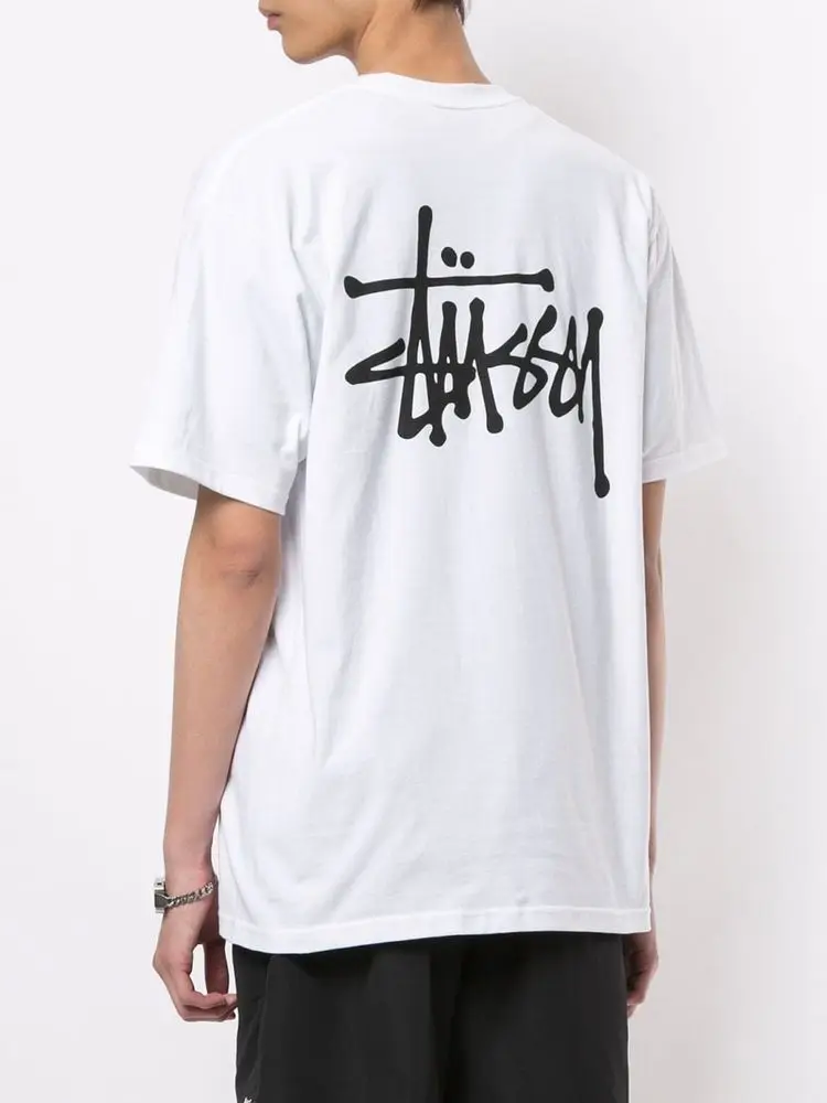 Stussy Basic T-Shirtの魅力と使い方を徹底解説