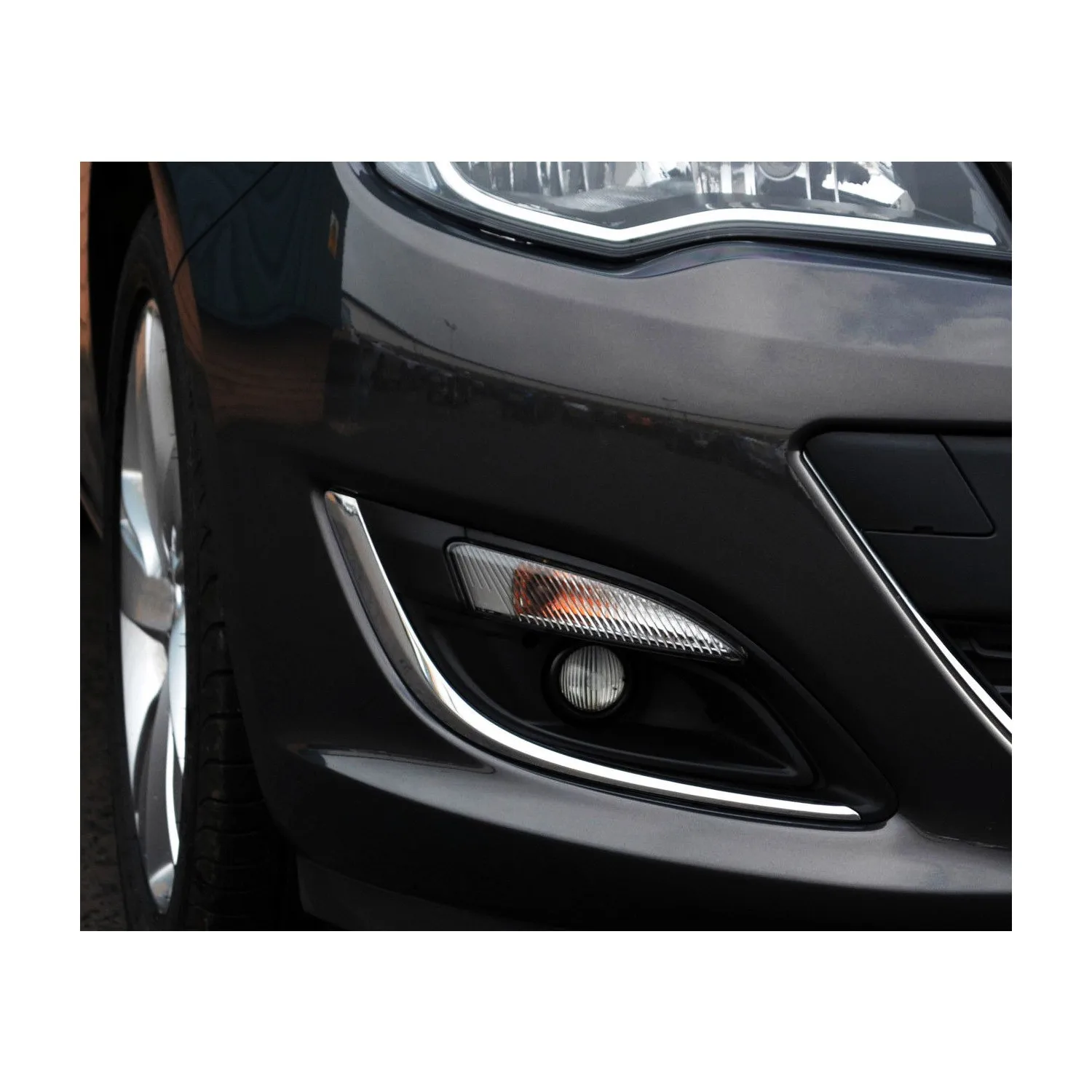 

For Opel Astra J Sedan Fog Light Eyebrow Stainless Steel Suitable for models above 2012