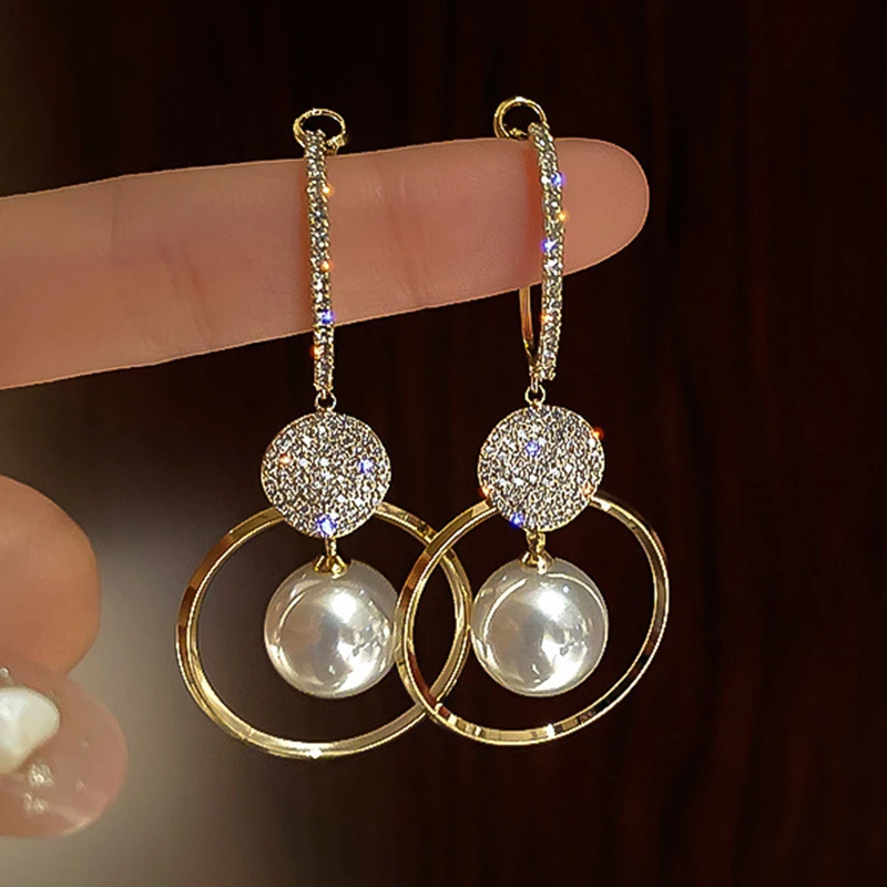 Neue klassische elegante Imitationsperlen-Ohrringe für Damen, Kristall-Langquasten-Ohrringe, exquisite Tropfenohrringe, Hochzeitsschmuck. – Detail 8