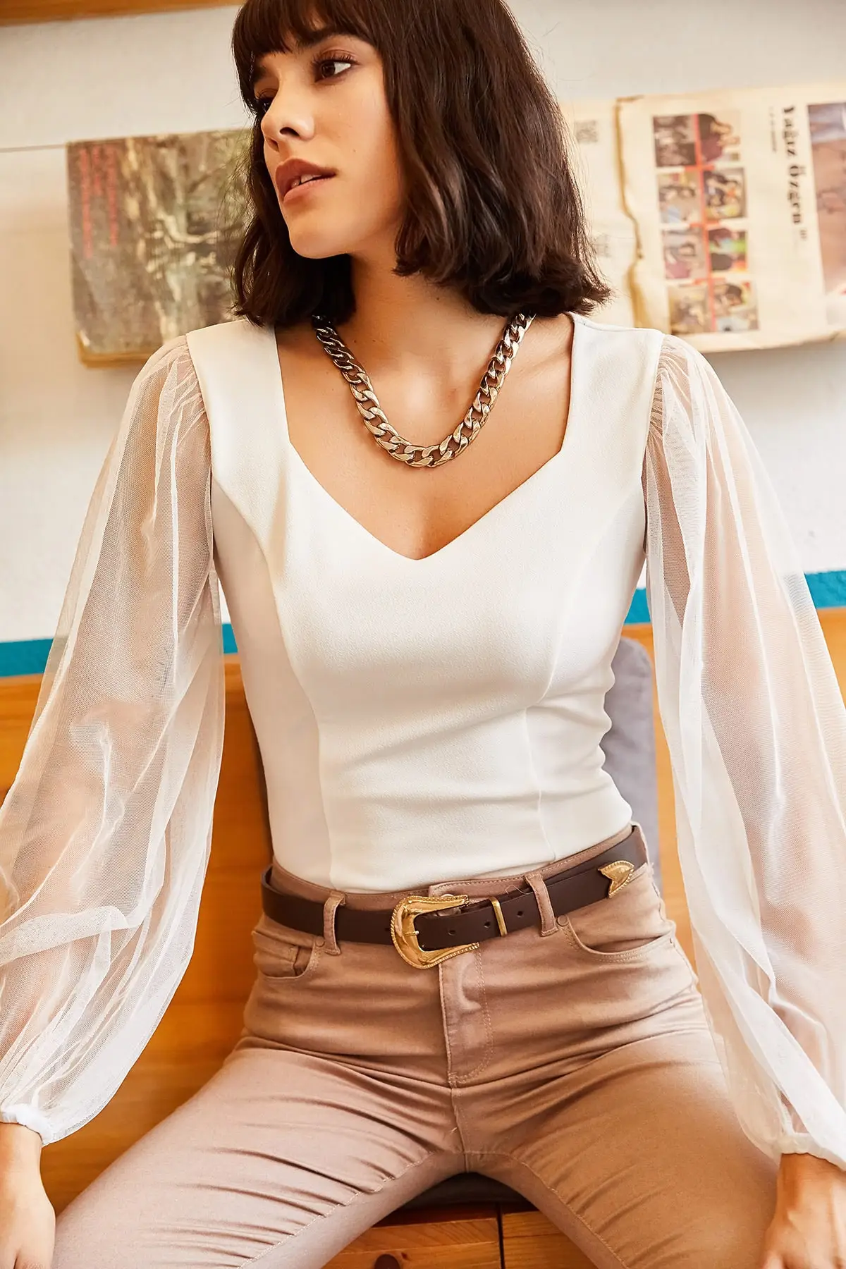 Women Raw White Handle Tulle V Neck Knitted Blouse Model 'S Measurements: Height: 1.75, Bust: 89, waist: 64, Hip: 92, Size: S/36/1