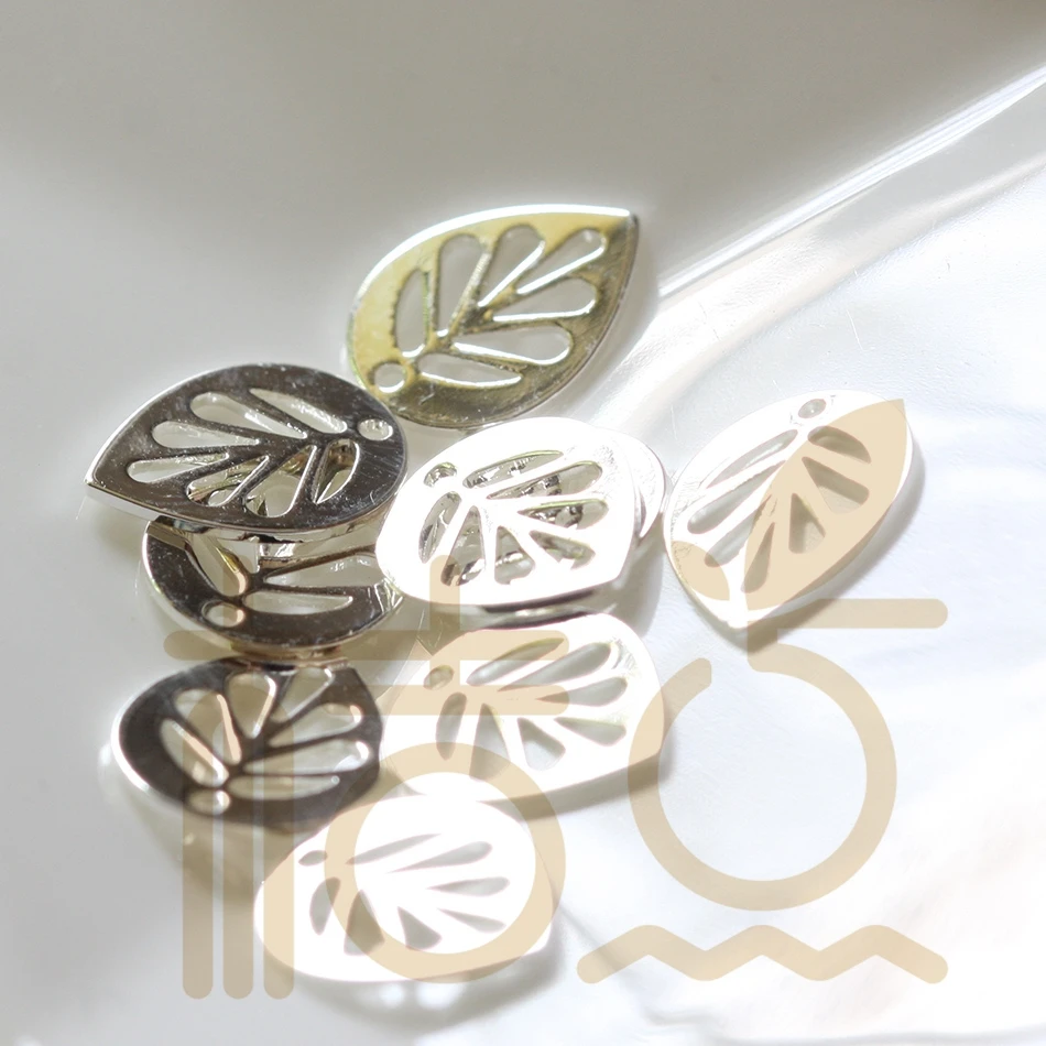 Solid Brass Leaf Charm - 14x10mm (4326C)