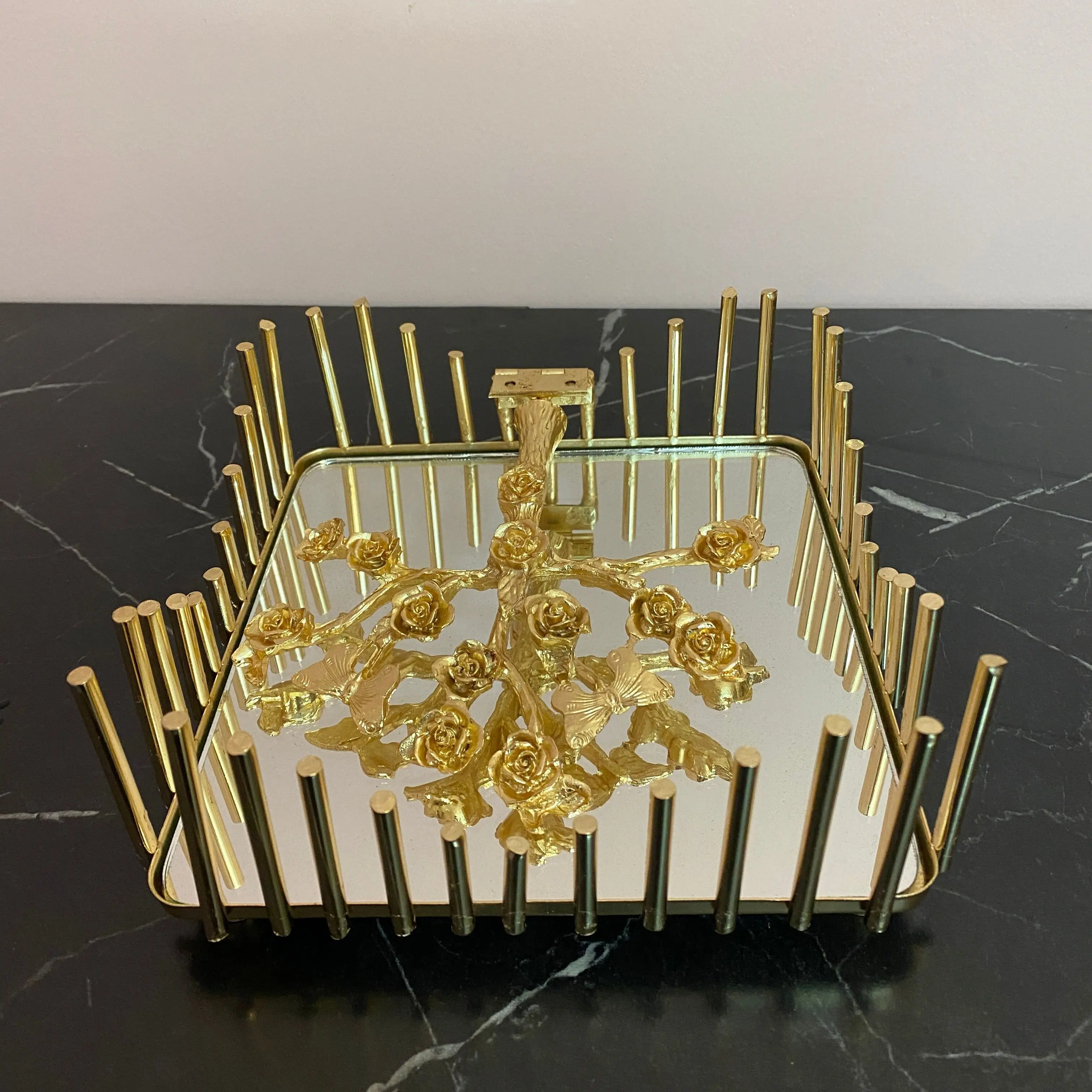 

Napkin Holder Kitchen And Service Presentation Tools Dining Tableware Gold Color International Sizes High Workmanship 5 Star Brass Plated Quality Houseware Filling Metal Rose Model Stand Gift Mirrored Square Durable Le