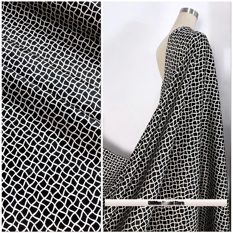 CNUM SP954 Pure Silk/ Grid Lines, Black Background /Silk Fabric 92% Silk 8% Spandex Elastic/ Width 1.48yd Thickness 19momme