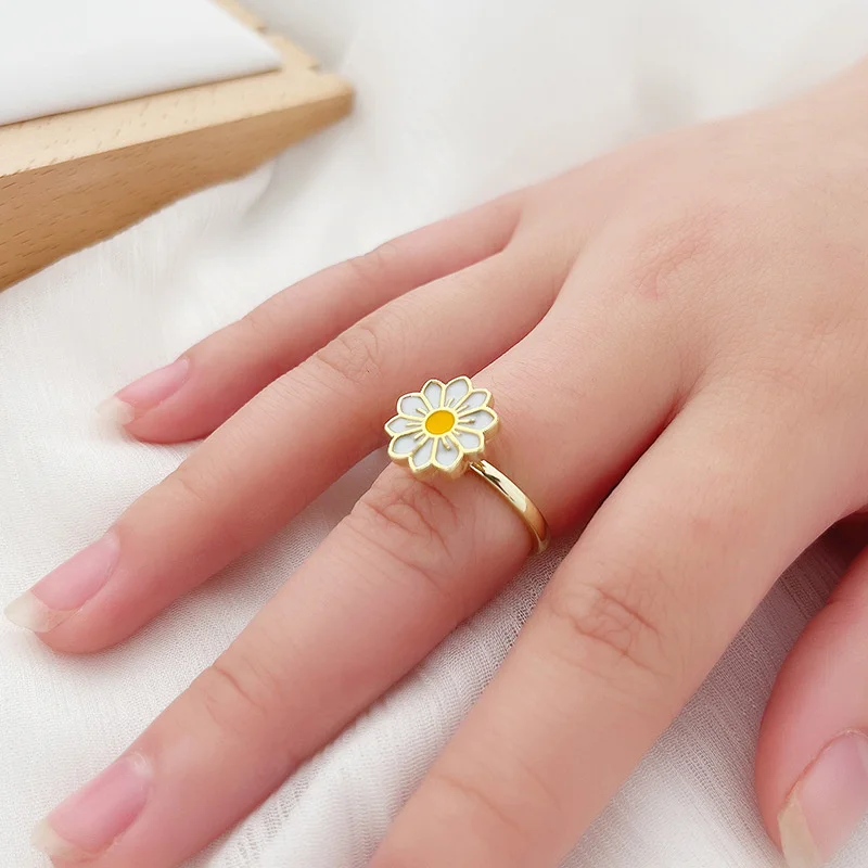 Funny Rotatable Daisy Flower Anxiety Ring New Creative Relax Stress Mood Rings For Women Men Girls Party Jewelry Friends Gift