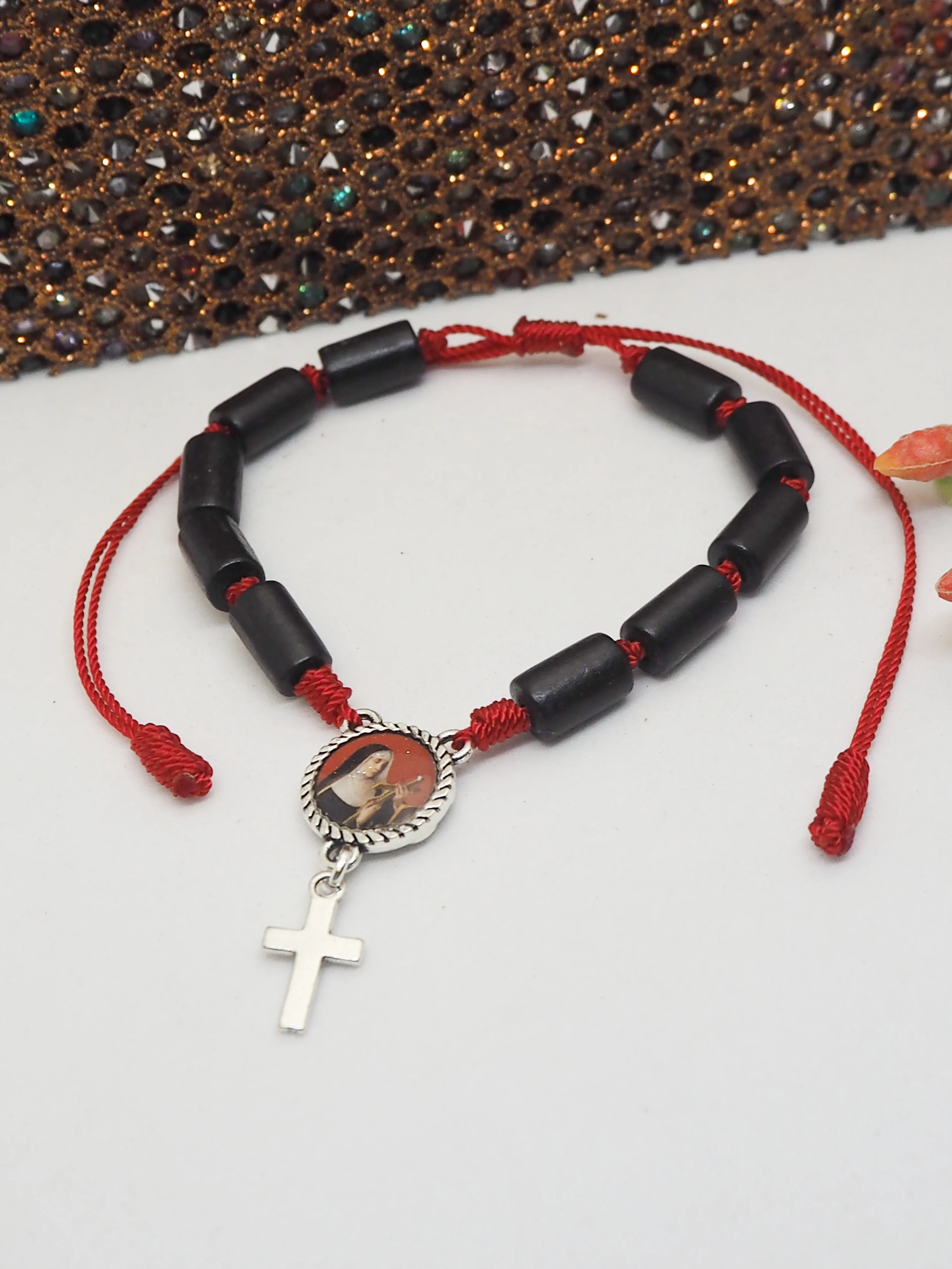 Decenario Santa Rita de Casia patron saint of impossible causes. Santa Rita de Cassia. Decenaries. Women's bracelets. Men's bracelets. Rosaries. Red bracelets.