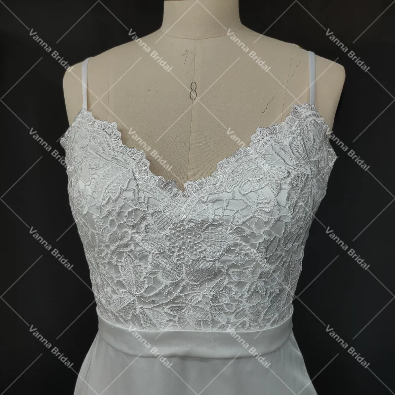 Vestido de novia de satén con tirantes finos y cuello en V, maxivestido de novia con apliques de botones, espalda descubierta abierta, fotos reales