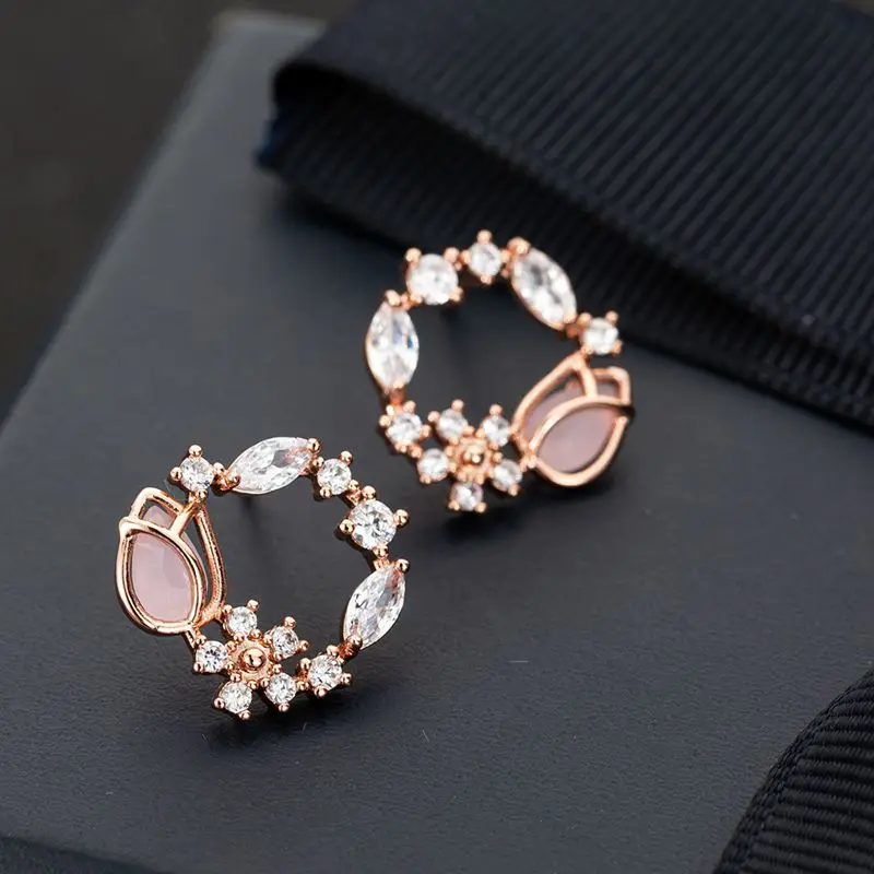 Neue koreanische hohle Kranz-Blumen-Ohrringe für Frauen, Kristall-Zirkon, süße Bienen-Schmetterlings-Ohrstecker, Hochzeits-Party-Schmuck – Detail 13