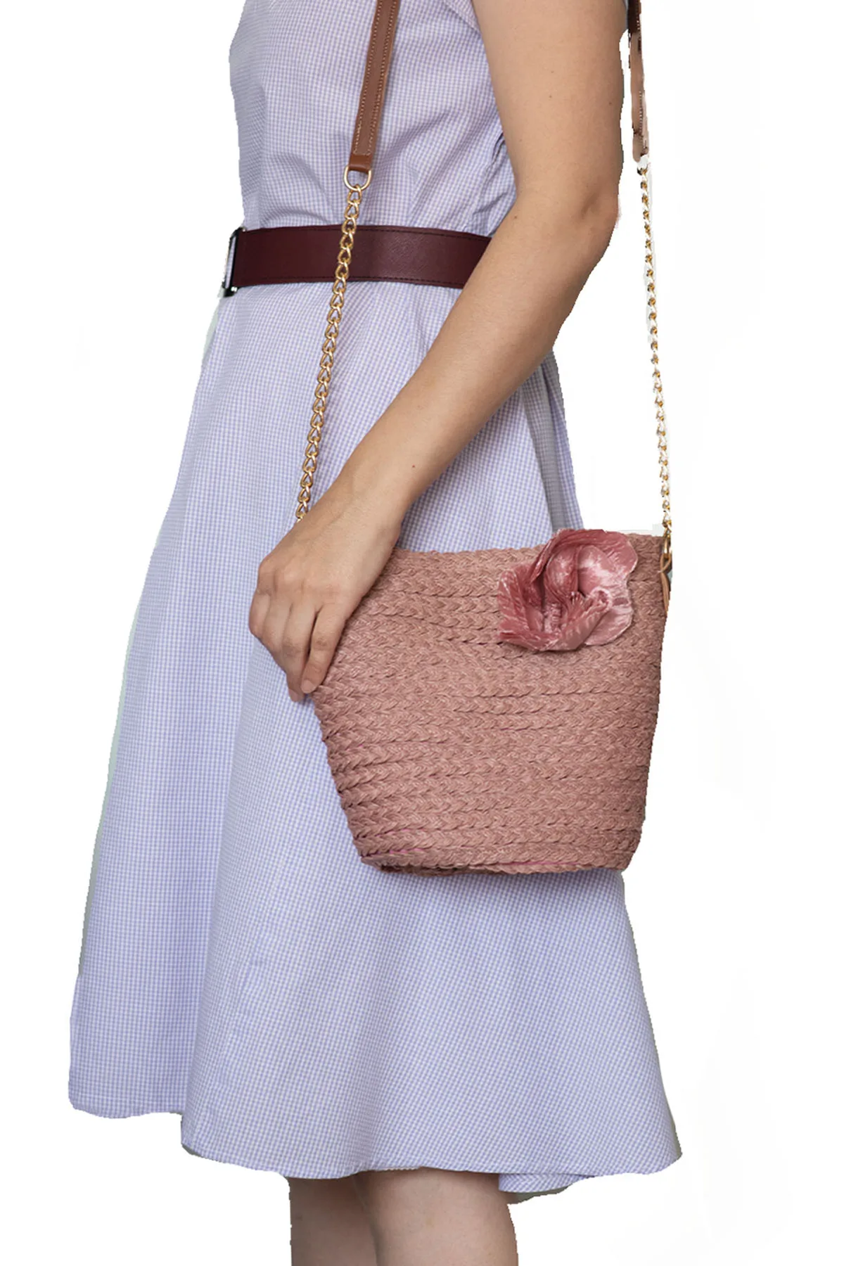 Bolso de paja con correa de cadena para mujer, bolsa de cubo con detalle de rosa, bolso de moda elegante, cesta bohemia de ratán, hecho a mano