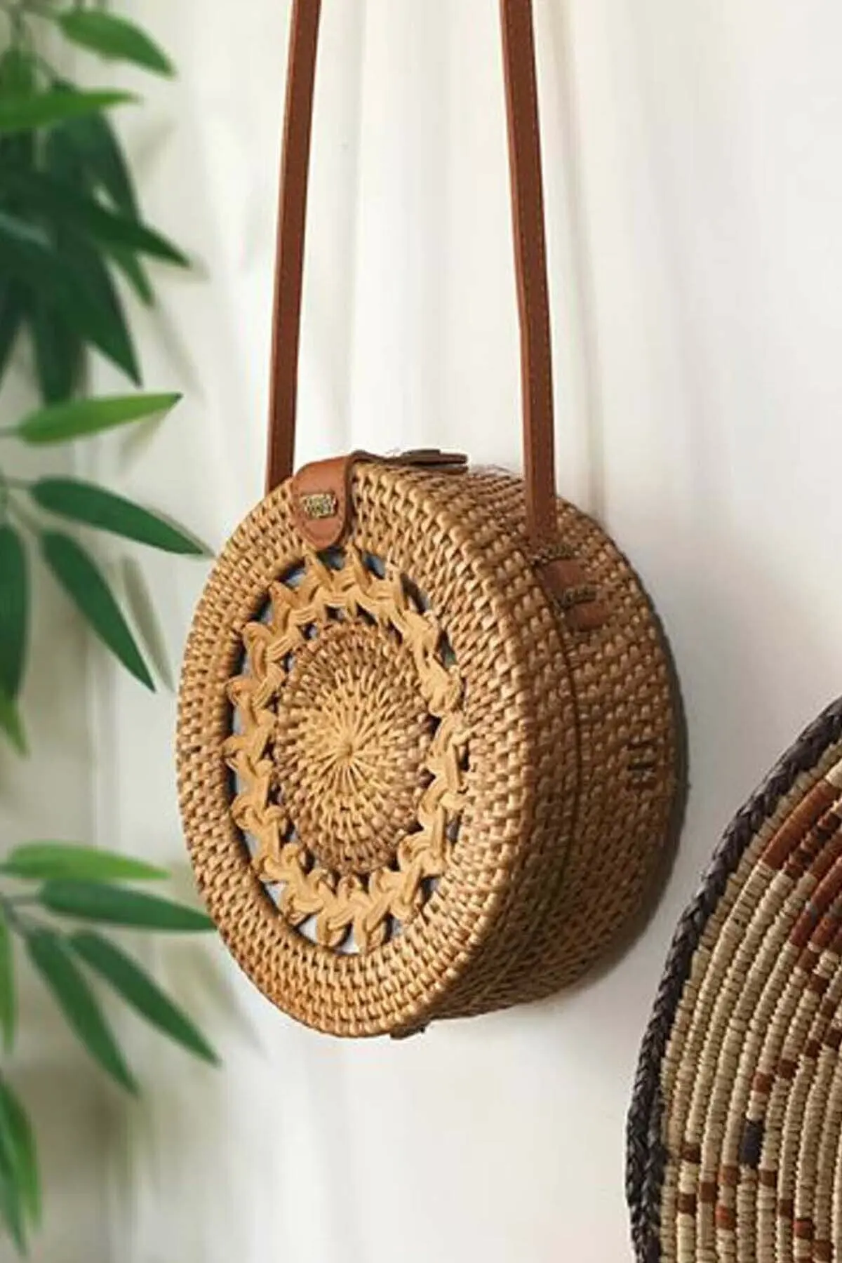 2022 model stylish design Straw Bag Round Patterned PATTERNED BAG WITH BELT BROWN 20x7 Cm (Adjustable Arm height Up To 70 Cm)