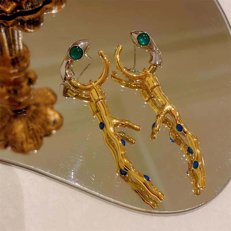 

European And American Temperament Cold Wind Green Eye Snake Head Metal High Sense S925 Silver Needle Atmospheric Female Earrings