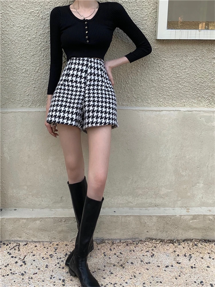 Colorfaith New 2022 Wide Leg High Waist Fashionable Woolen Tweed Checkered Lady Spring Winter Women Shorts Short Trousers P1257